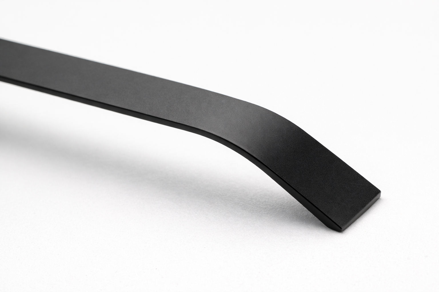 MAÇKA KULP MAT SİYAH 128MM